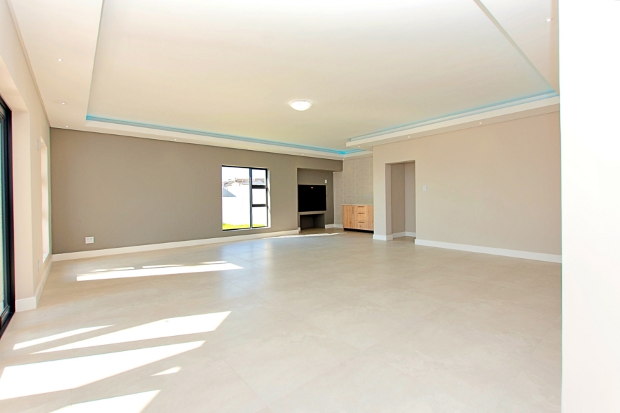 5 Bedroom Property for Sale in Myburgh Park Western Cape